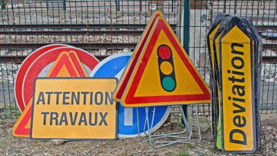 stockage panneaux signalisation travaux